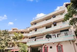 Classic Hotel @ Walk In Nizamuddin Railway Station,India>>Noida,3 star