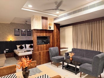 hotel jbs minerva grand