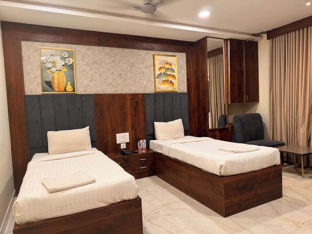 hotel jbs minerva grand