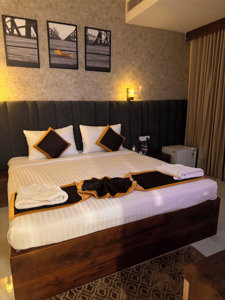 hotel jbs minerva grand
