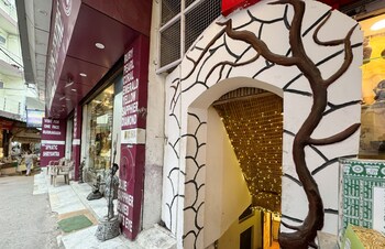 the leisure cave on the ganges