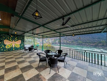 the leisure cave on the ganges