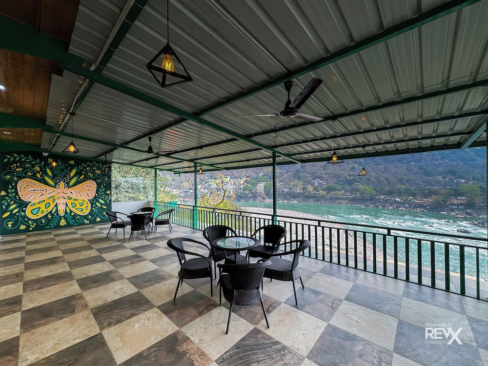 the leisure cave on the ganges