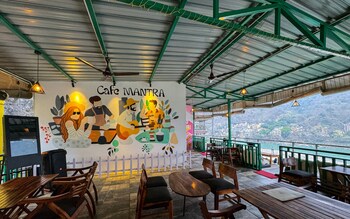 the leisure cave on the ganges