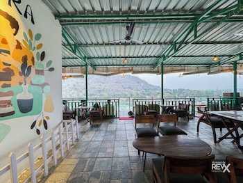 the leisure cave on the ganges