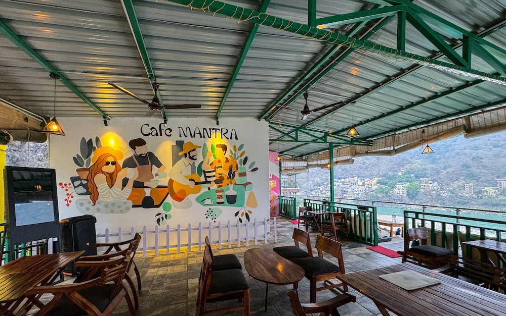 the leisure cave on the ganges