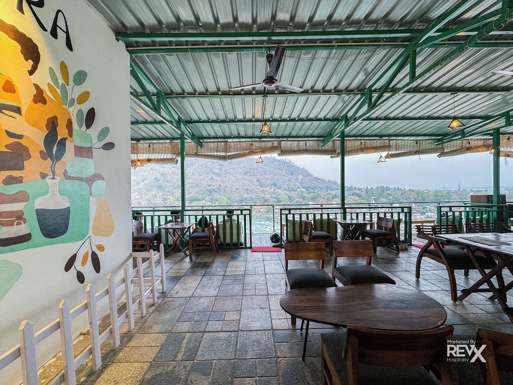 the leisure cave on the ganges