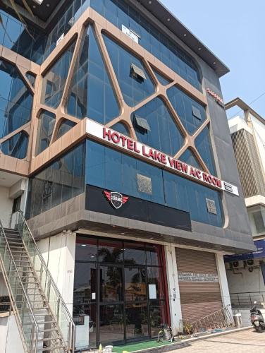 hotel lakeview vadodara