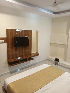 hotel lakeview vadodara