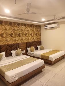 hotel lakeview vadodara