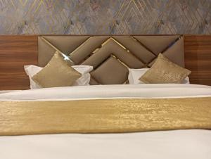 hotel lakeview vadodara