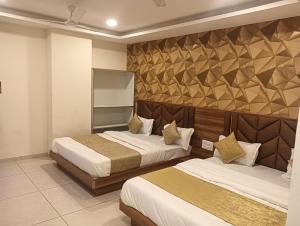 hotel lakeview vadodara