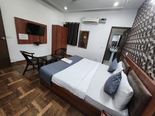 airport hotel mayank plaza