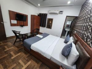Airport Hotel Mayank Plaza,Shahdara,3 star