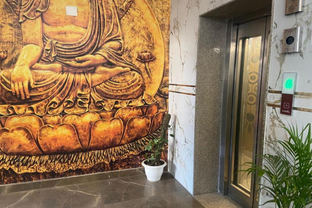 hotel ambience plaza