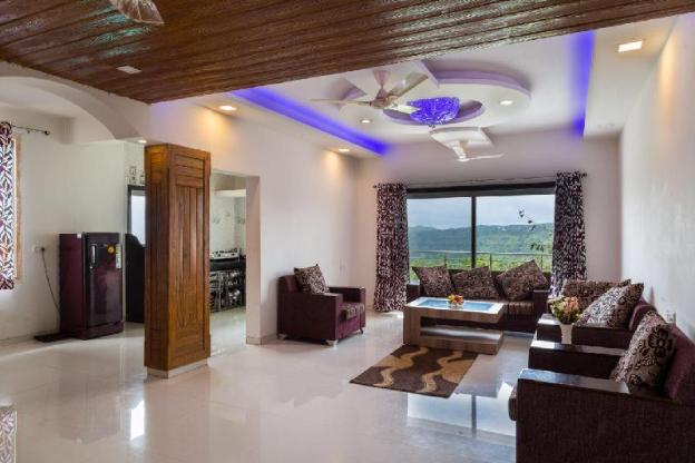 strawberry king farm house