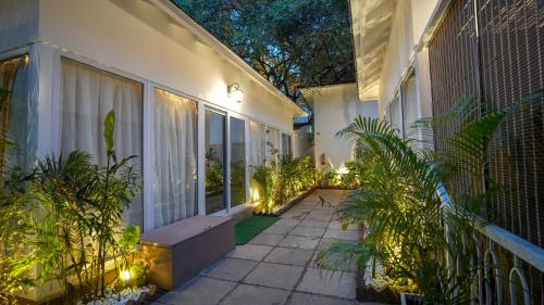 swimup suites with private pool vagator