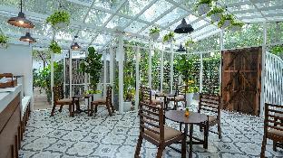 swimup suites with private pool vagator