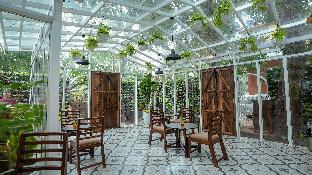 swimup suites with private pool vagator