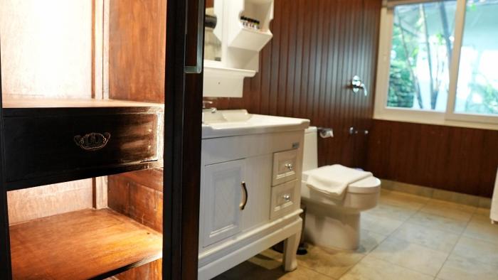 swimup suites with private pool vagator