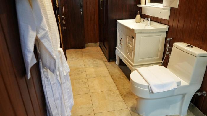 swimup suites with private pool vagator