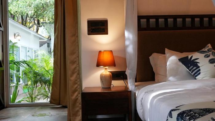 swimup suites with private pool vagator