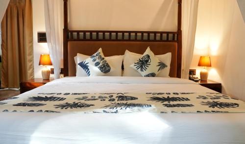 swimup suites with private pool vagator