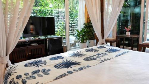 swimup suites with private pool vagator