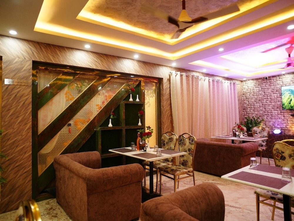 hotel banaras palace