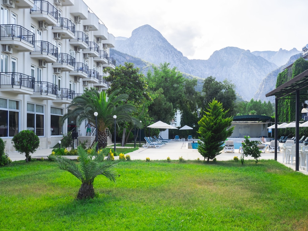 tal beach hotel