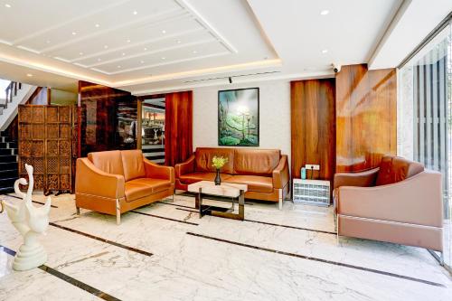 hotel emerald guestimony