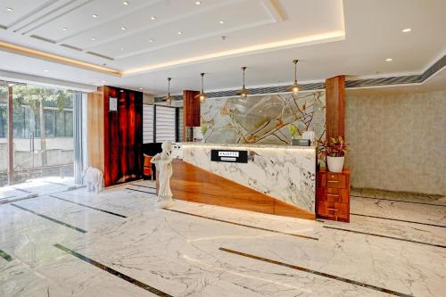 hotel emerald guestimony