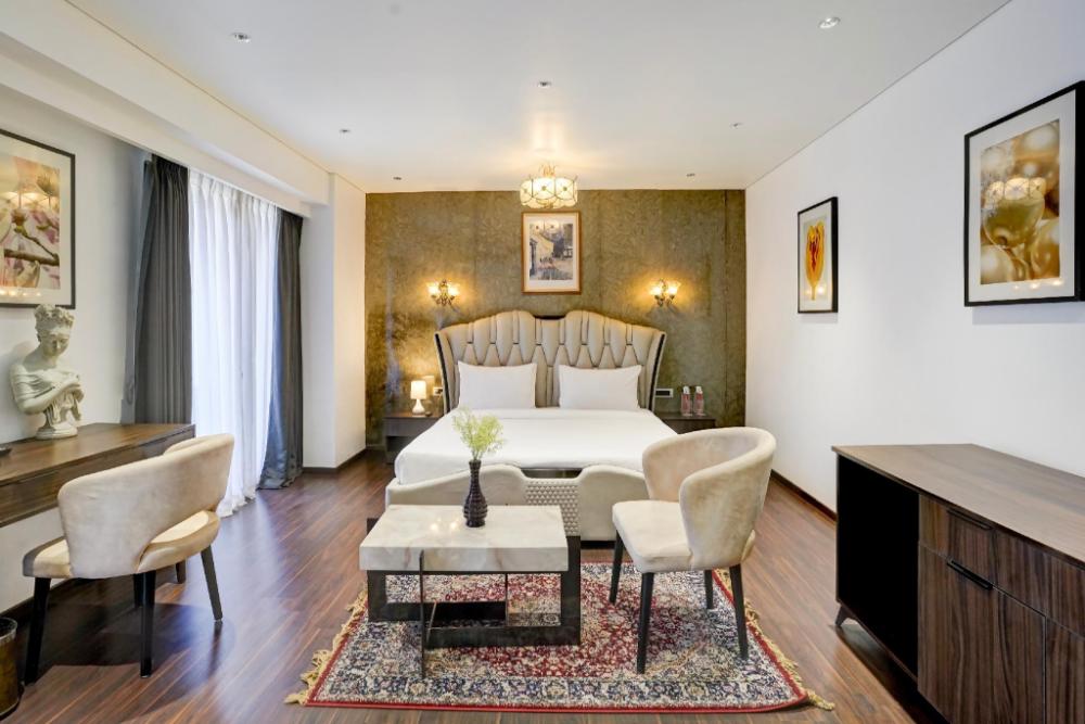 hotel emerald guestimony