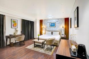 hotel emerald guestimony