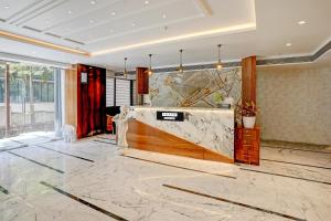 hotel emerald guestimony