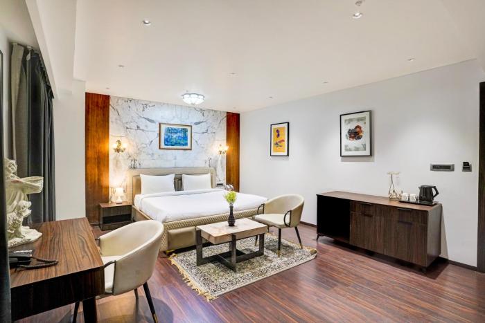 hotel emerald guestimony