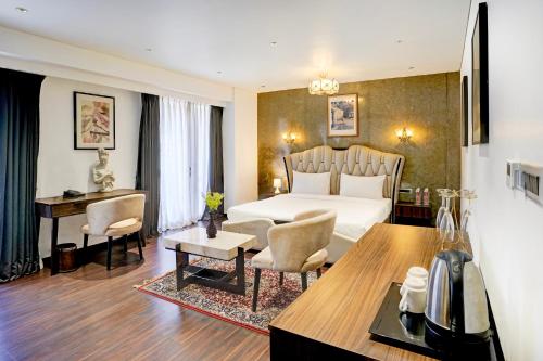 hotel emerald guestimony