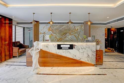 hotel emerald guestimony