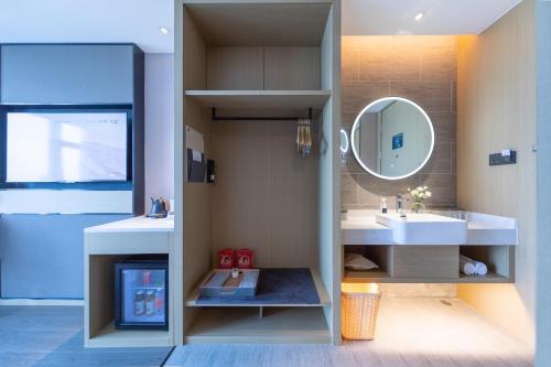 atour hotel wuhan university of technology jiedaokou