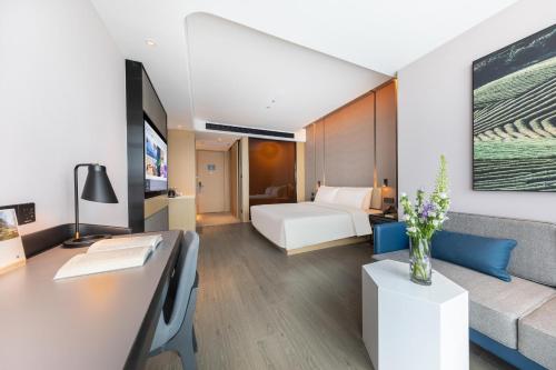 atour hotel wuhan university of technology jiedaokou
