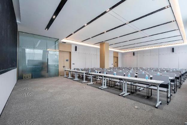 huaihua atour hotel wanda plaza south high speed railway station