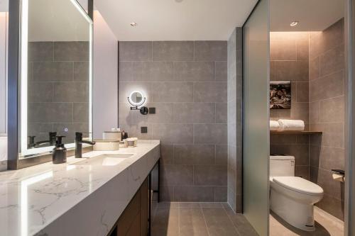 huaihua atour hotel wanda plaza south high speed railway station
