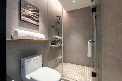huaihua atour hotel wanda plaza south high speed railway station