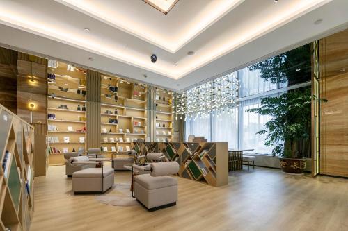 huaihua atour hotel wanda plaza south high speed railway station