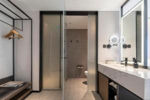 huaihua atour hotel wanda plaza south high speed railway station