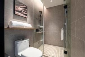 huaihua atour hotel wanda plaza south high speed railway station