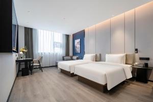 huaihua atour hotel wanda plaza south high speed railway station