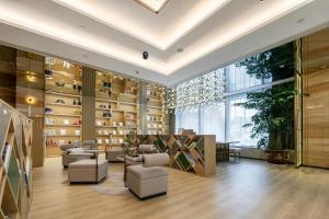 huaihua atour hotel wanda plaza south high speed railway station