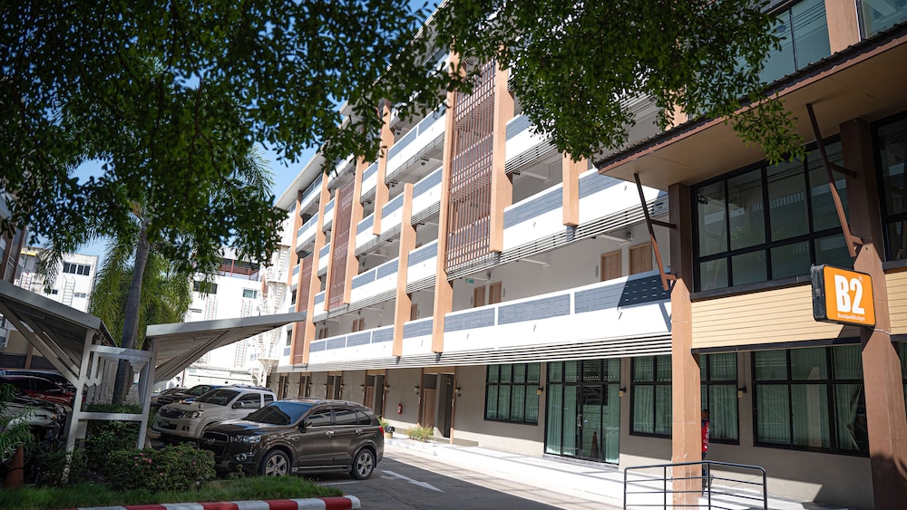 b2 korat night market boutique and budget hotel