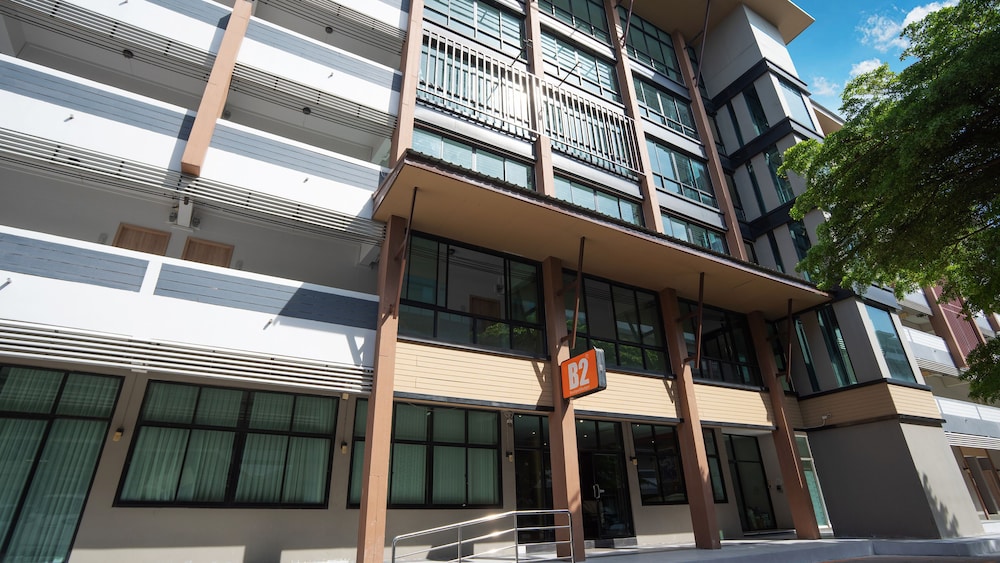 b2 korat night market boutique and budget hotel